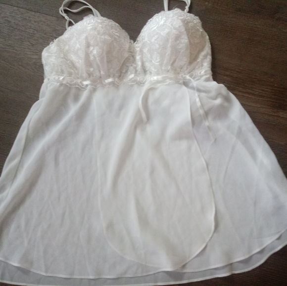 Elegant Lace Trim White Chemise - Picture 3 of 5